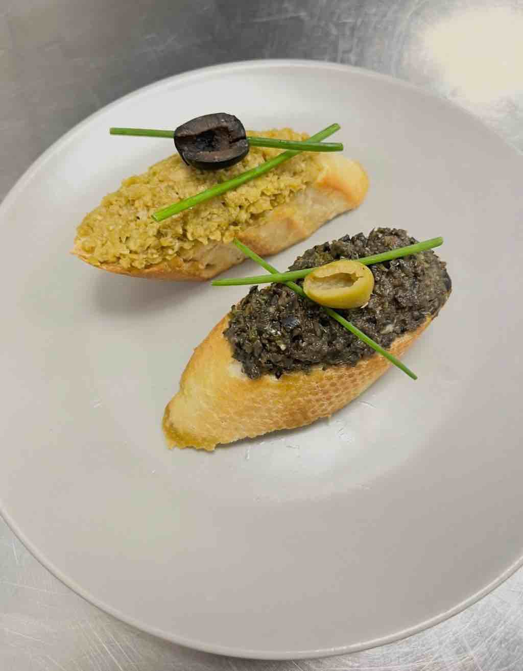 Paté zo zelených a čiernych olív